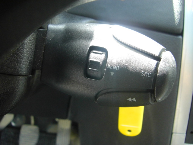 vista mandos audio en volante PEUGEOT 307 SW 1.9 HDI 110CV 7PLAZAS