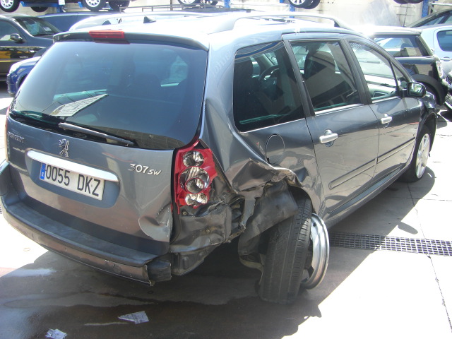vista trasera derecha PEUGEOT 307 SW 1.9 HDI 110CV 7PLAZAS