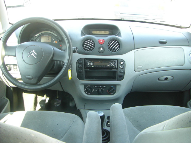 vista salpicadero CITROEN C-3 1.4 HDI 68CV SX PLUS