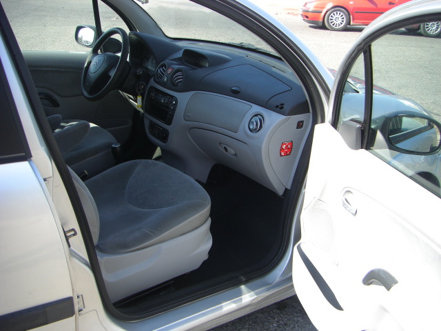 vista interior derecho CITROEN C-3 1.4 HDI 68CV SX PLUS