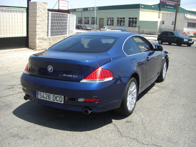 vista trasera derecha BMW 645 CI 4.4 333CV