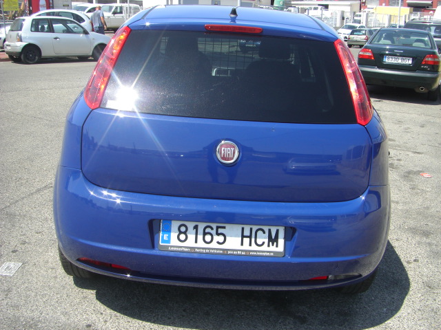 vista trasera FIAT GRANDE PUNTO VAN 1.3 MULTIJET 75CV