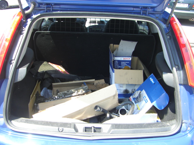 vista piezas en maletero FIAT GRANDE PUNTO VAN 1.3 MULTIJET 75CV