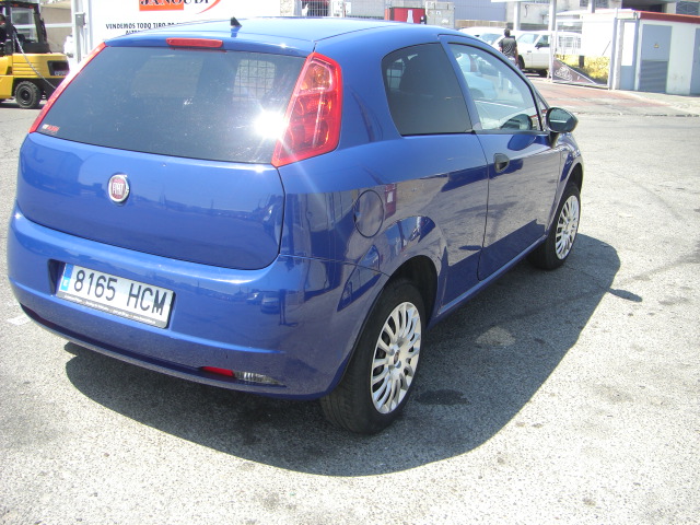 vista trasera derecha FIAT GRANDE PUNTO VAN 1.3 MULTIJET 75CV