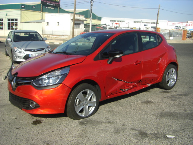 vista delantera izquierda RENAULT CLIO 1.5 DCI 90CV