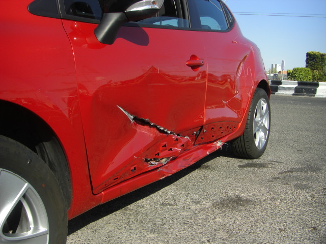 vista daños lateral izquierdo RENAULT CLIO 1.5 DCI 90CV