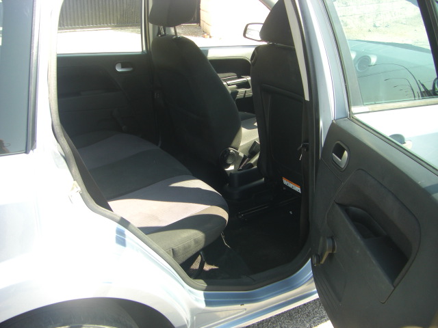 vista interior trasero FORD FUSION 1.4 TDCI 68CV