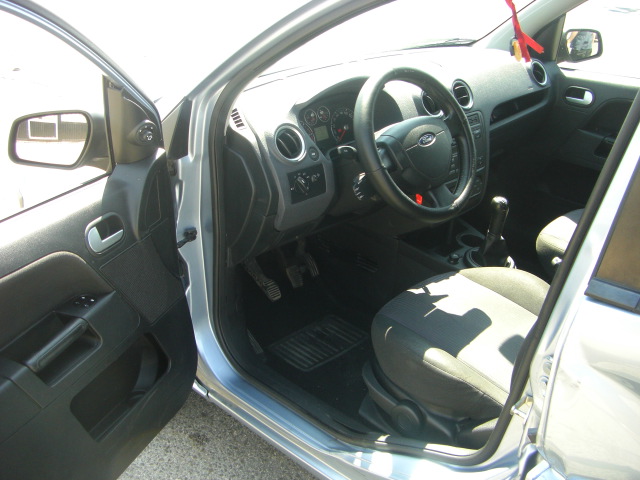vista interior izquierdo FORD FUSION 1.4 TDCI 68CV