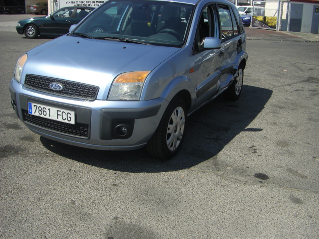 vista delantera izquierda FORD FUSION 1.4 TDCI 68CV