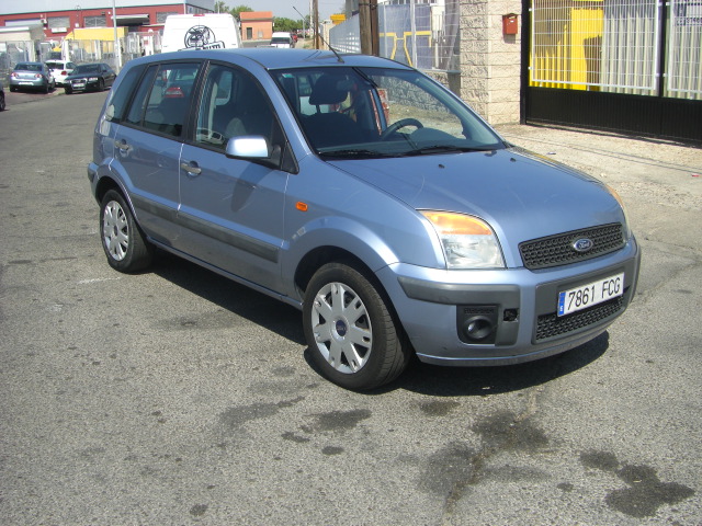 vista delantera derecha FORD FUSION 1.4 TDCI 68CV