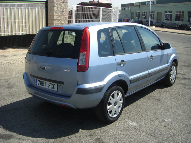 vista trasera derecha FORD FUSION 1.4 TDCI 68CV