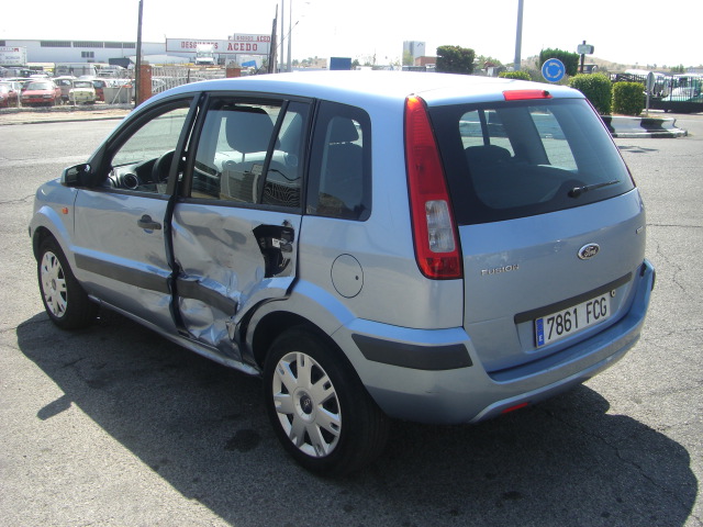 vista trasera izquierda FORD FUSION 1.4 TDCI 68CV