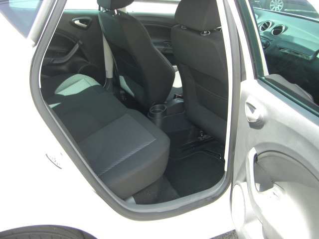 vista interior trasero 2 SEAT IBIZA 1.6 TDI SPORT 105CV