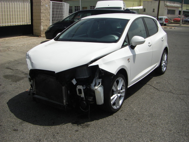 vista delantera izquierda vista interior derecho SEAT IBIZA 1.6 TDI SPORT 105CV