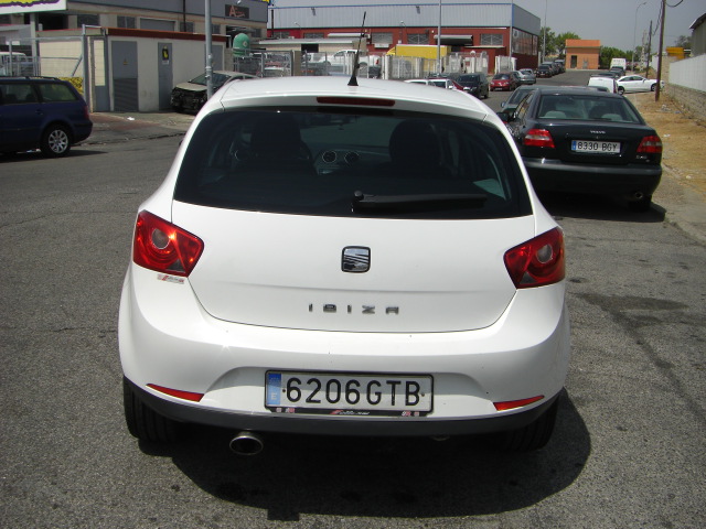 vista trasera vista interior derecho SEAT IBIZA 1.6 TDI SPORT 105CV