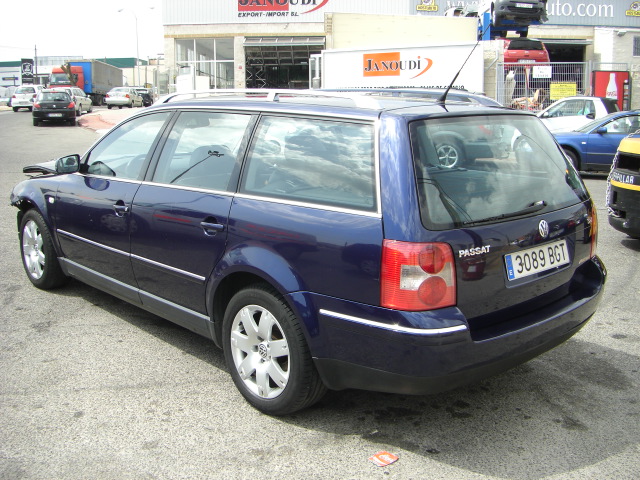 vista trasera izquierda VOLKSWAGEN PASSAT AVANT 1.9 TDI 130CV