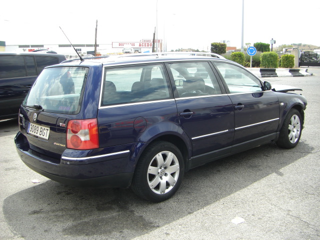 vista trasera derecha VOLKSWAGEN PASSAT AVANT 1.9 TDI 130CV