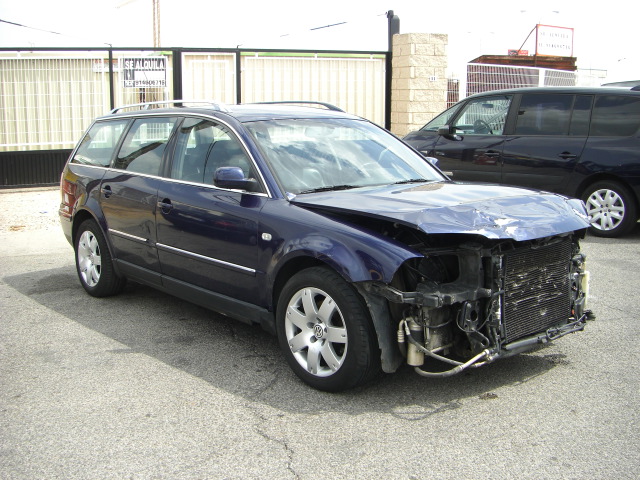 vista delantera derecha VOLKSWAGEN PASSAT AVANT 1.9 TDI 130CV