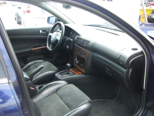 vista interior derecho VOLKSWAGEN PASSAT AVANT 1.9 TDI 130CV