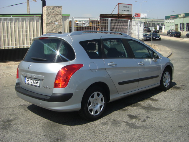 vista trasera derecha PEUGEOT 308 SW CONFORT 1.6 HDI 108CV 7 PLAZAS