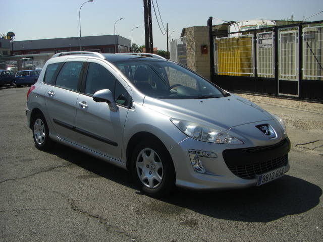 vista delantera derecha PEUGEOT 308 SW CONFORT 1.6 HDI 108CV 7 PLAZAS