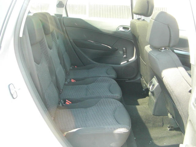 vista interior trasero PEUGEOT 308 SW CONFORT 1.6 HDI 108CV 7 PLAZAS