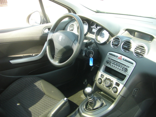 vista salpicadero PEUGEOT 308 SW CONFORT 1.6 HDI 108CV 7 PLAZAS