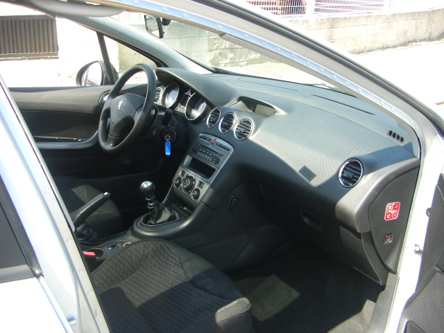 vista interior derecho PEUGEOT 308 SW CONFORT 1.6 HDI 108CV 7 PLAZAS