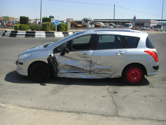 vista lateral izquierdo PEUGEOT 308 SW CONFORT 1.6 HDI 108CV 7 PLAZAS