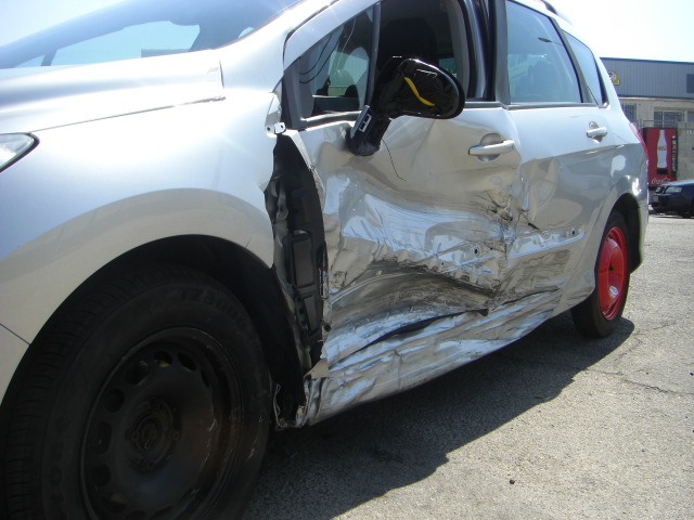 vista golpe 2 PEUGEOT 308 SW CONFORT 1.6 HDI 108CV 7 PLAZAS