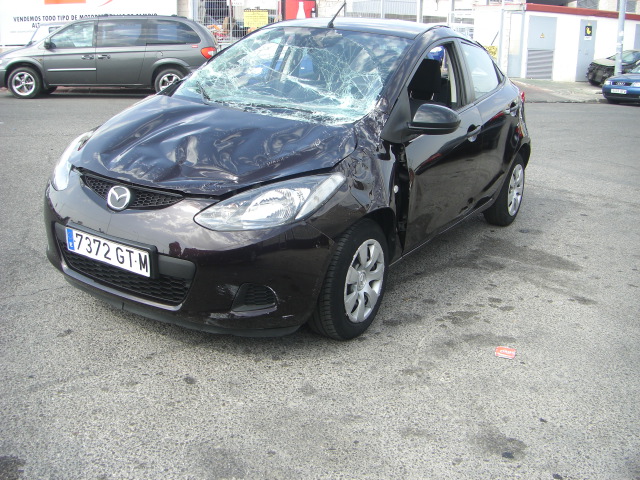 vista delantera izquierda MAZDA 2 1.4 GASOLINA 75CV