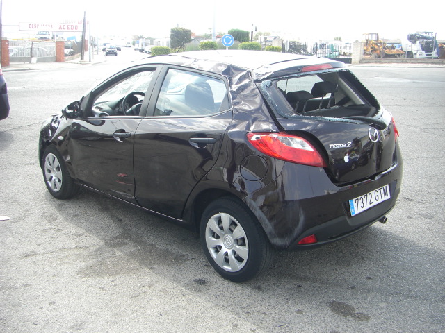 vista trasera izquierda MAZDA 2 1.4 GASOLINA 75CV