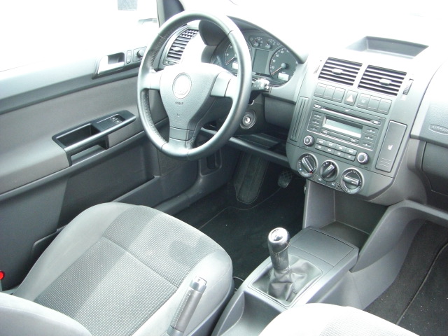 vista interior izquierdo VOLHSWAGEN POLO 1.4 GASOLINA 80CV