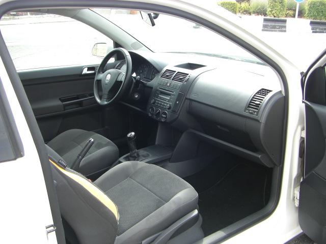 vista interior derecho 2 VOLHSWAGEN POLO 1.4 GASOLINA 80CV