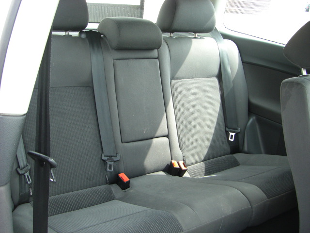 vista interior trasero VOLHSWAGEN POLO 1.4 GASOLINA 80CV