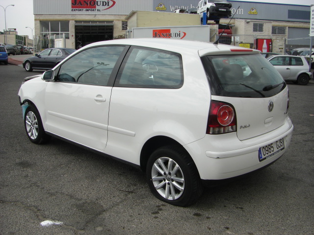 vista trasera izquierda VOLHSWAGEN POLO 1.4 GASOLINA 80CV