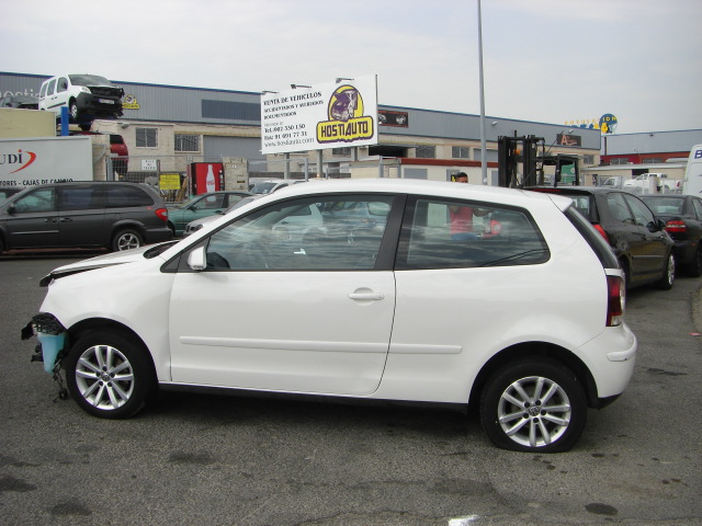 vista lateral izquierdo VOLHSWAGEN POLO 1.4 GASOLINA 80CV