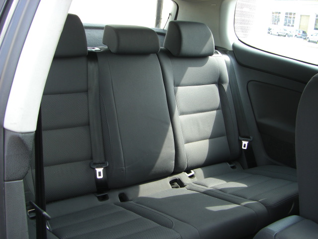 vista interior trasero VOLKSWAGEN GOLF 2.0 TDI 140CV