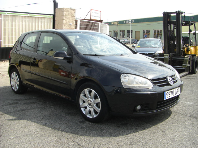 vista delantera derecha VOLKSWAGEN GOLF 2.0 TDI 140CV