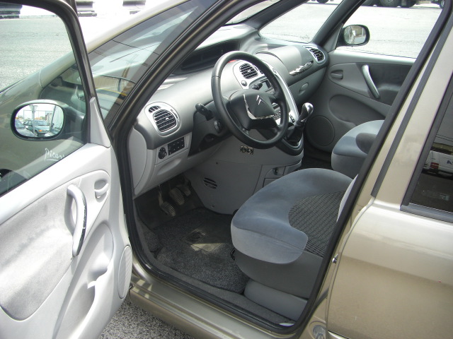 vista interior izquierdo CITROEN XSARA PICASSO 1.6 HDI 110CV