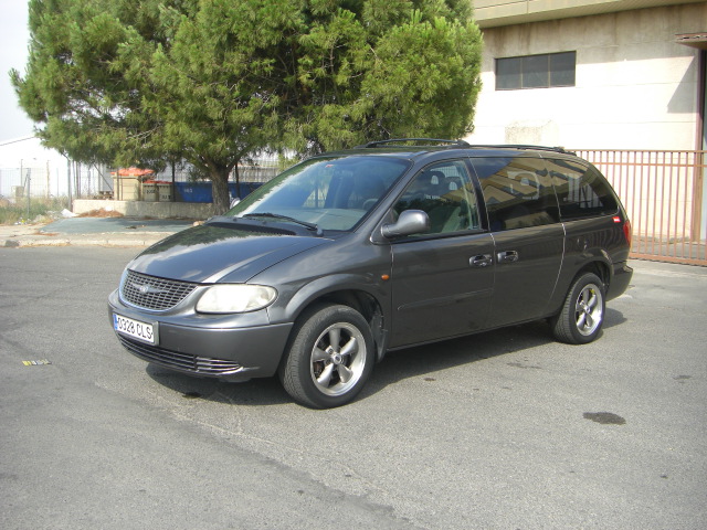 vista delantera izquierda CRYSLER GRAND VOYAGUER 2.5 CRDI 142CV 7PLAZAS