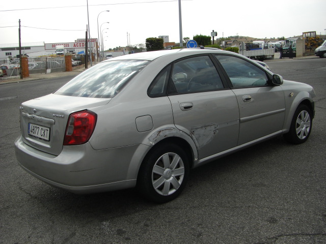 vista trasera derecha DAEWOO NUBIRA 1.8 GASOLINA 122CV