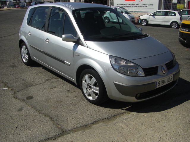 vista delantera derecha RENAULT MEGANE SCENIC 1.5 DCI 100CV