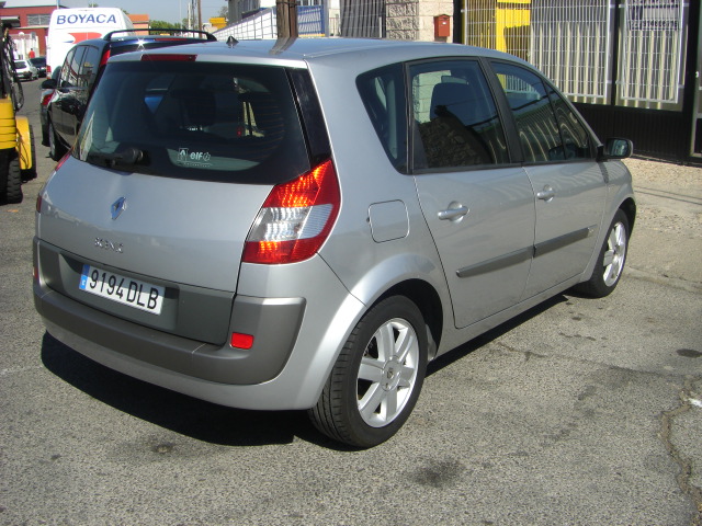vista trasera derecha RENAULT MEGANE SCENIC 1.5 DCI 100CV