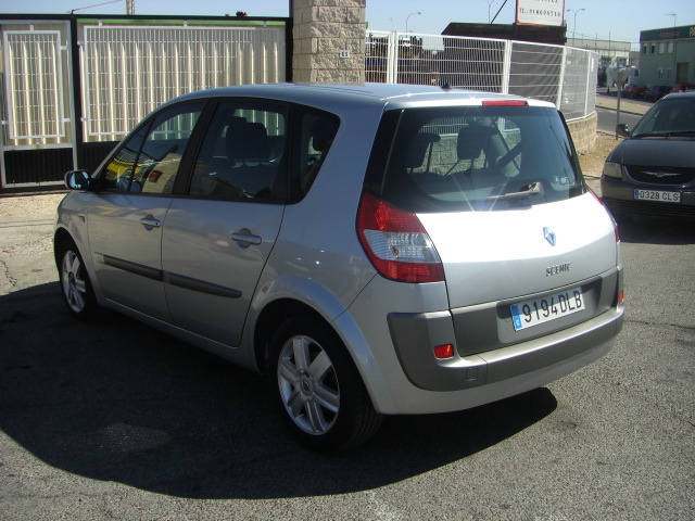 vista trasera izquierda 