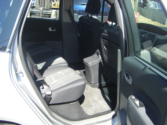 vista interior trasera RENAULT MEGANE SCENIC 1.5 DCI 100CV