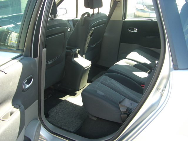 vista interior trasero 2 RENAULT MEGANE SCENIC 1.5 DCI 100CV