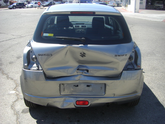 vista trasera vista motor SUZUKI SWIFT 1.4 GASOLINA 90CV
