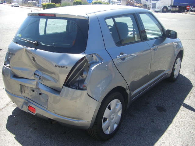 vista trasera derecha vista motor SUZUKI SWIFT 1.4 GASOLINA 90CV
