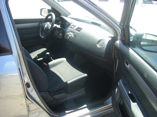 vista interior derecho vista motor SUZUKI SWIFT 1.4 GASOLINA 90CV